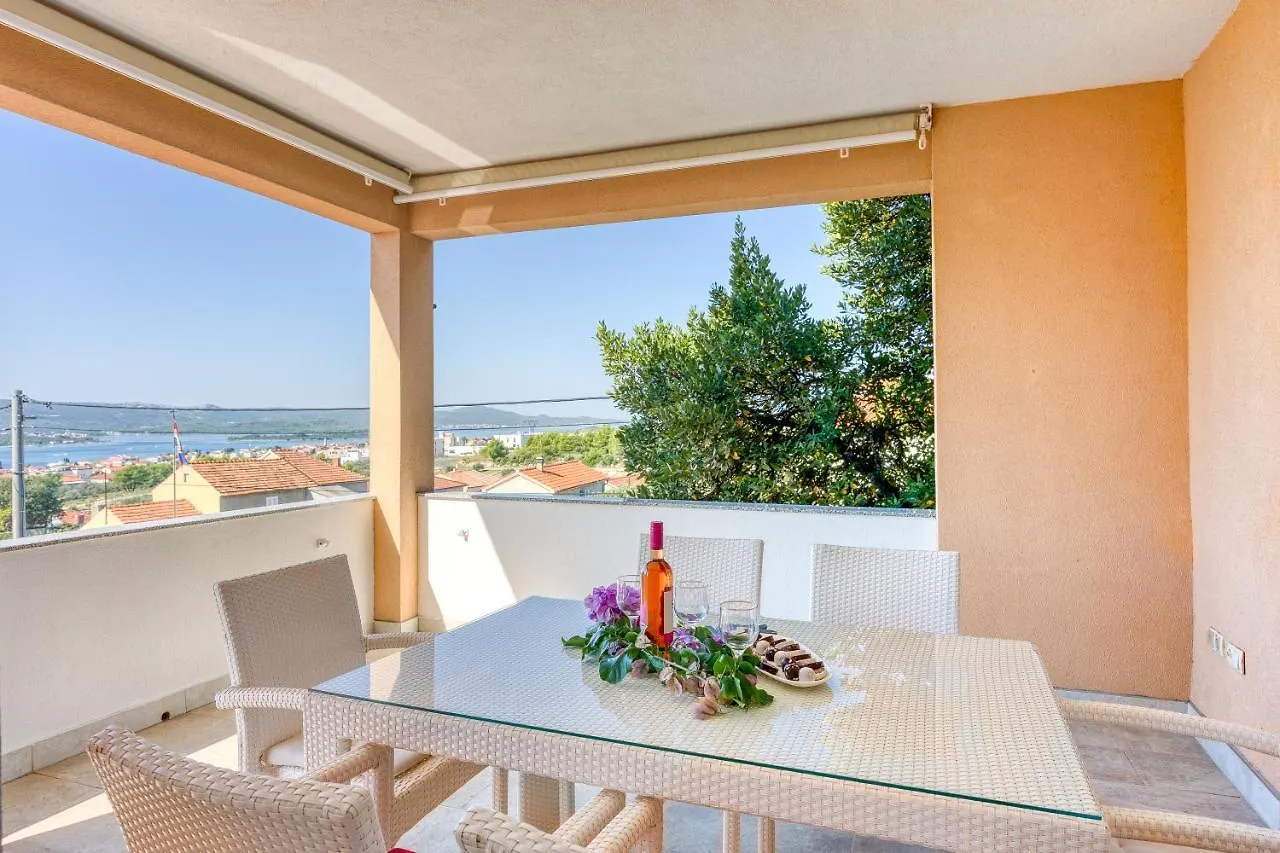 Coastal Paradise Villa With Pool - Happy Rentals スベティ・フィリップ・イ・ヤコブ