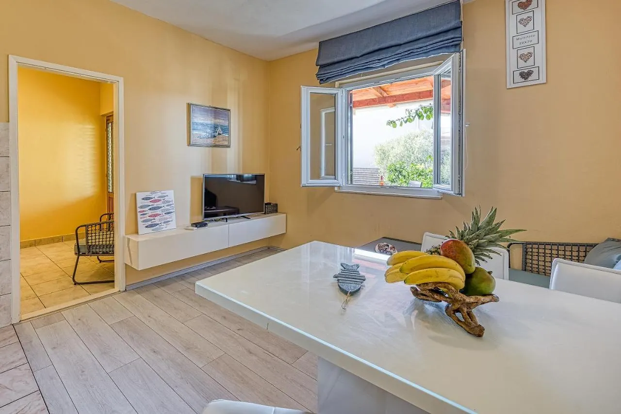 Coastal Paradise Villa With Pool - Happy Rentals スベティ・フィリップ・イ・ヤコブ