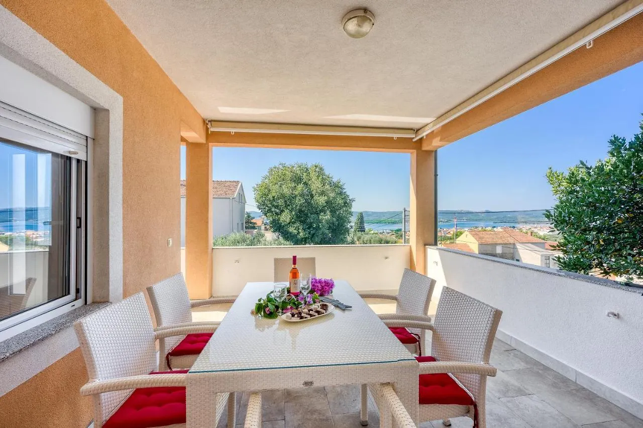 Coastal Paradise Villa With Pool - Happy Rentals スベティ・フィリップ・イ・ヤコブ クロアチア