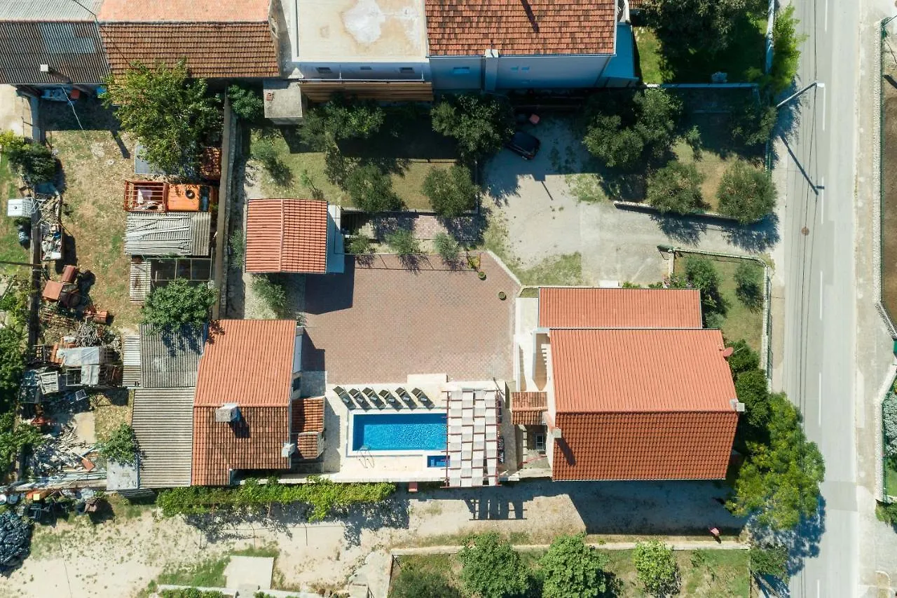 Coastal Paradise Villa With Pool - Happy Rentals スベティ・フィリップ・イ・ヤコブ