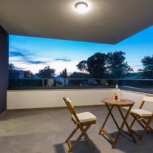 Crowonder Sun Dance With Heated Swimming Pool Seaview And Garden Sveti Filip i Jakov